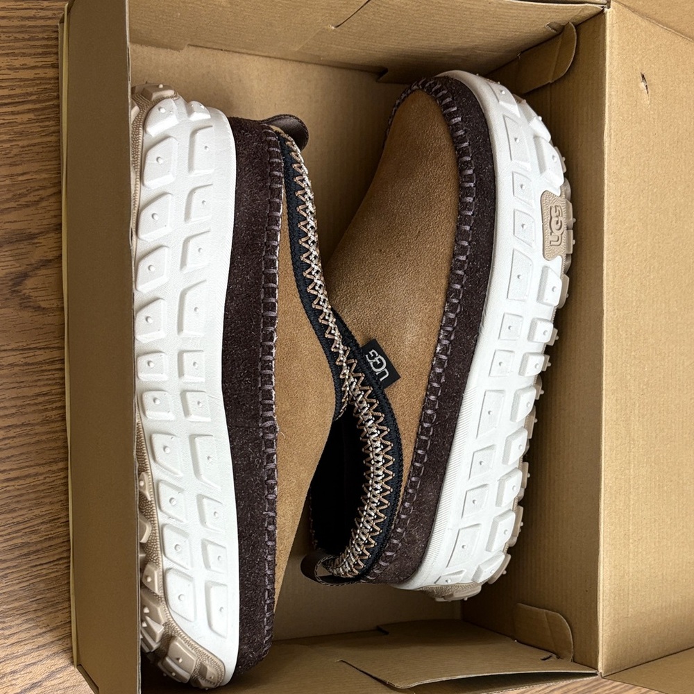 UGG® Venture Daze Platform
Indoor/Outdoor Slip-On Shoe - Picture 3 of 4